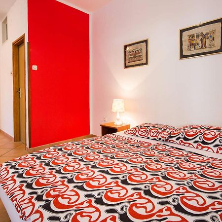 ホテル Pansion Marjan ザヴァラ 部屋 写真