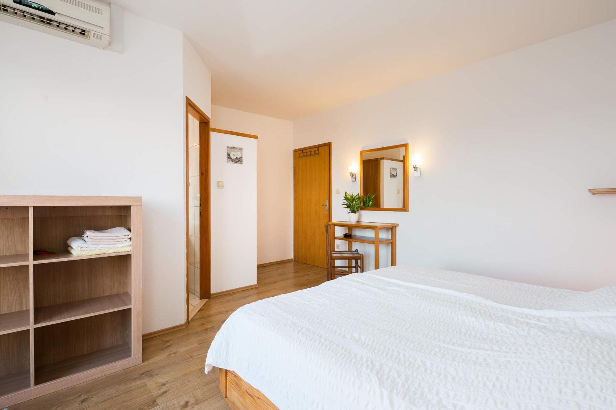 ホテル Pansion Marjan ザヴァラ 部屋 写真