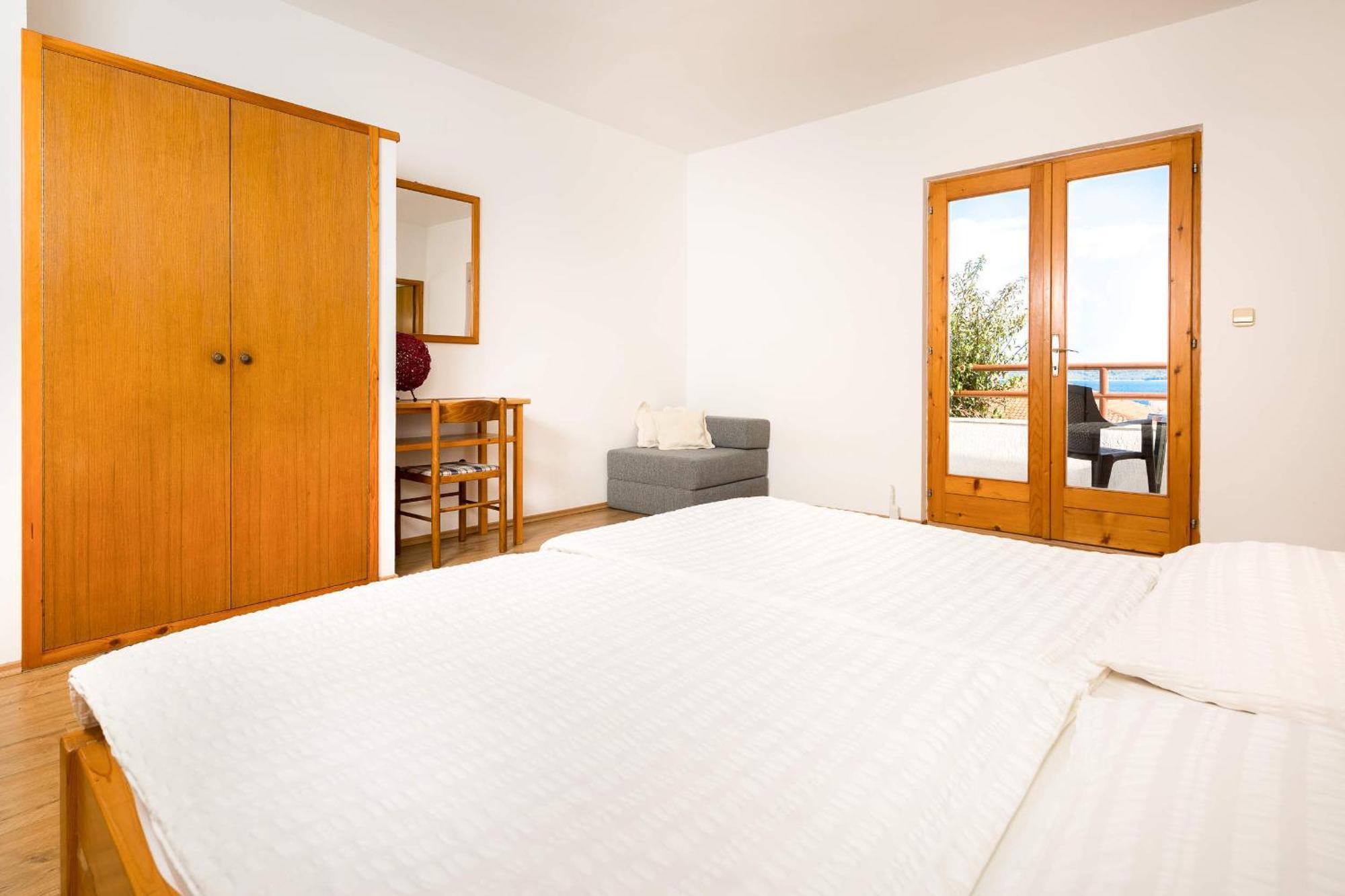 ホテル Pansion Marjan ザヴァラ 部屋 写真