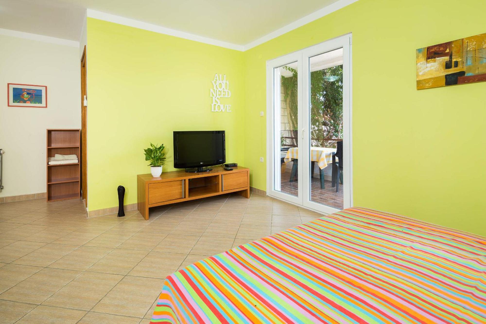 ホテル Pansion Marjan ザヴァラ 部屋 写真