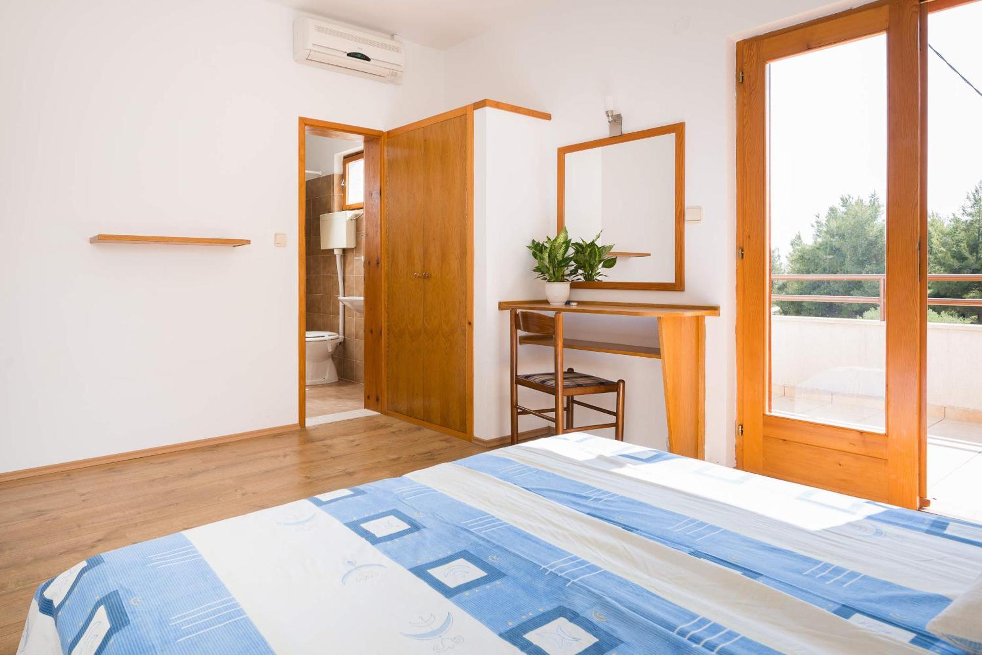 ホテル Pansion Marjan ザヴァラ 部屋 写真