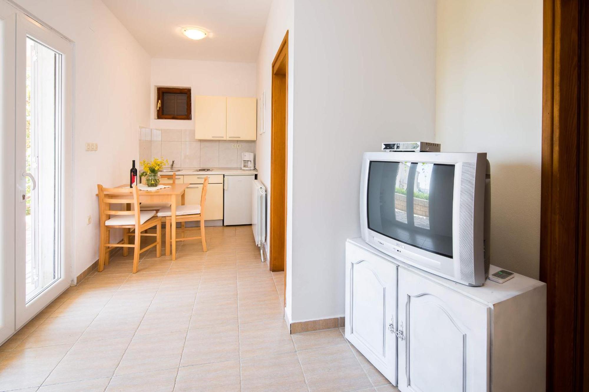 ホテル Pansion Marjan ザヴァラ 部屋 写真
